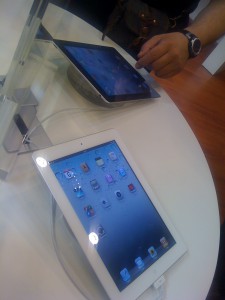 Predaj iPad 2 - Biely iPad na pulte